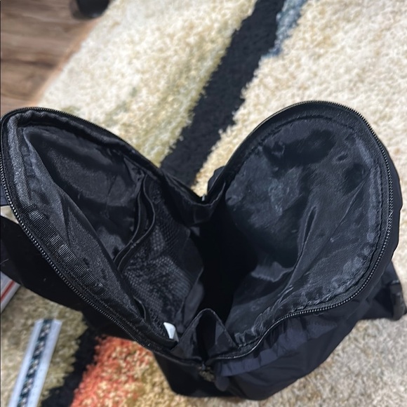 Sleek Black Crossbody Sling Bag for Effortless Style - Picture 8 of 9